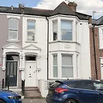 Studio Flat In West Hampstead