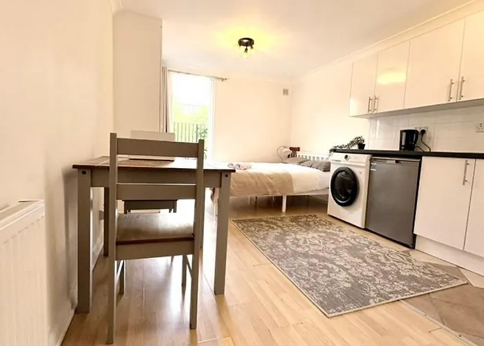 Studio Flat In West Hampstead