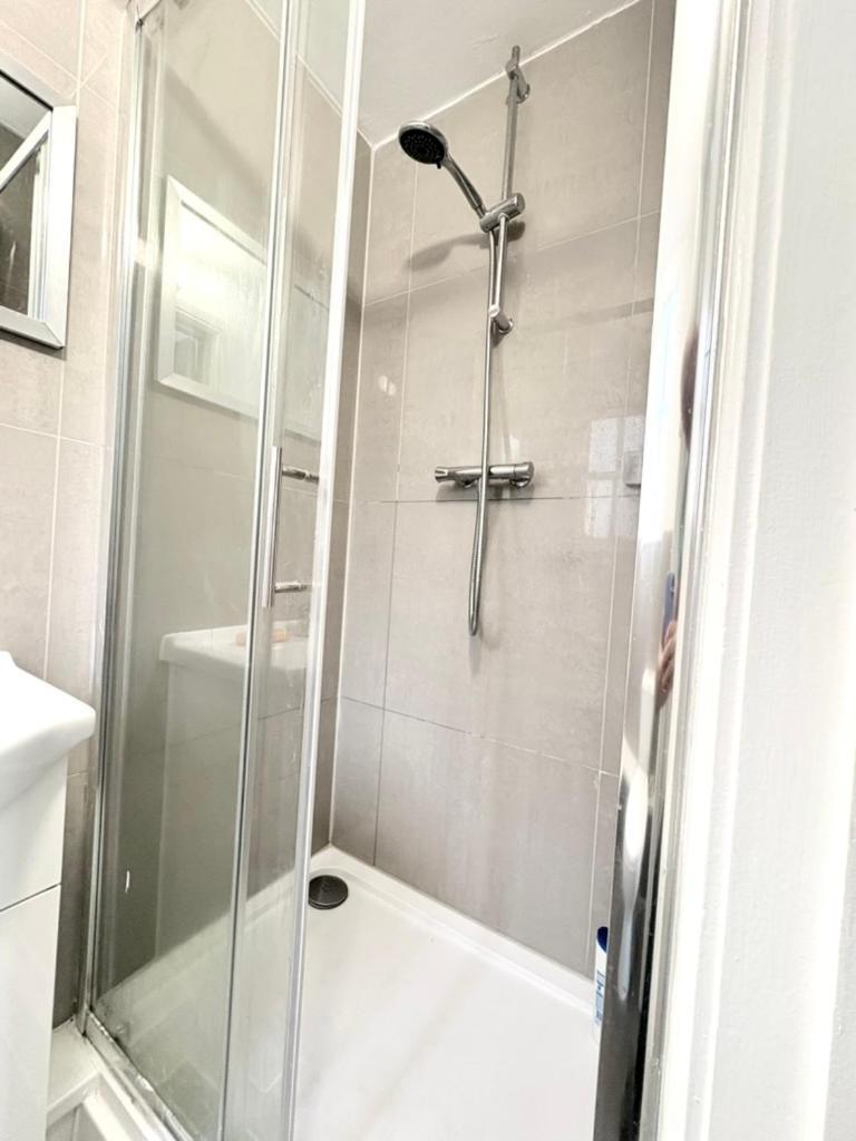 Flat In West Hampstead Apartment